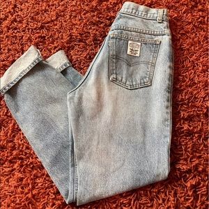 Vintage Levi white patch jeans